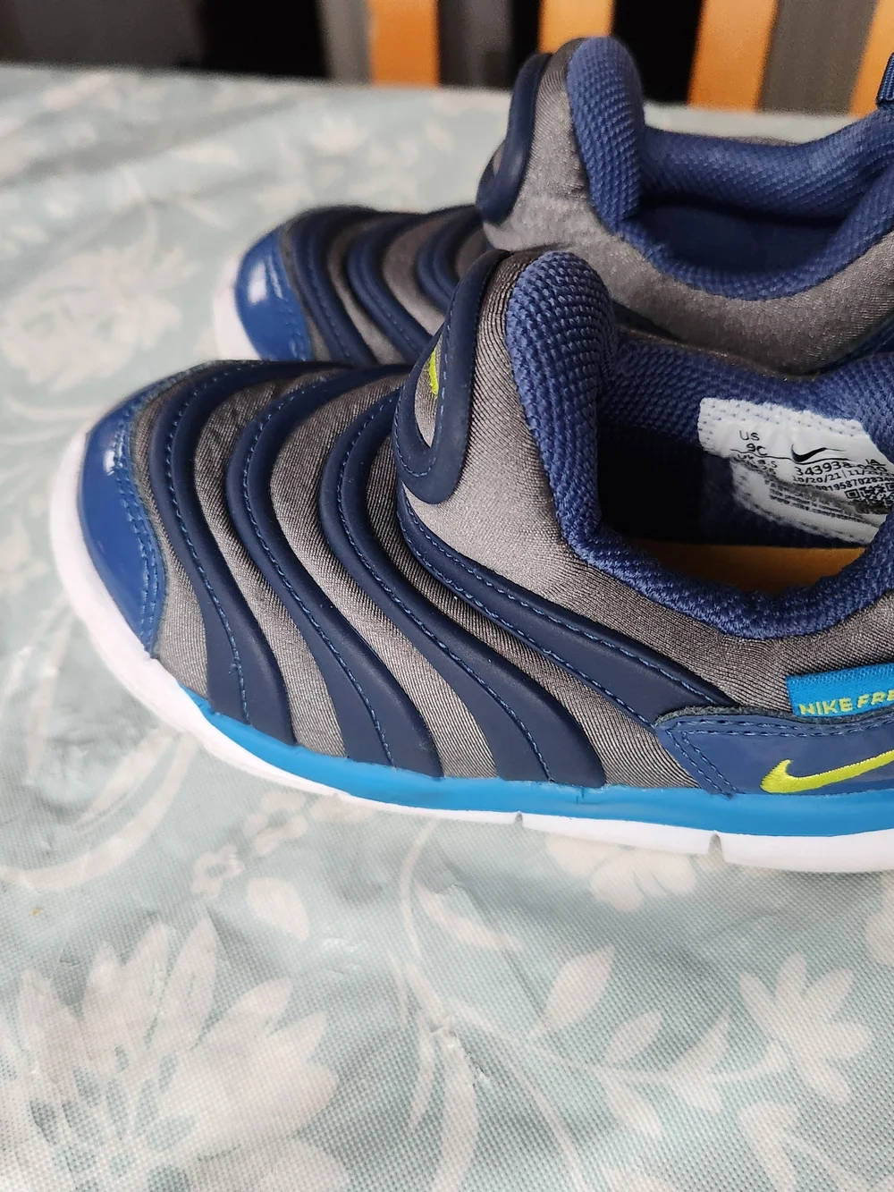 Nike dynamo free  9c Kids' Blue and Gray Slip-On Sneakers with Lime Swoosh